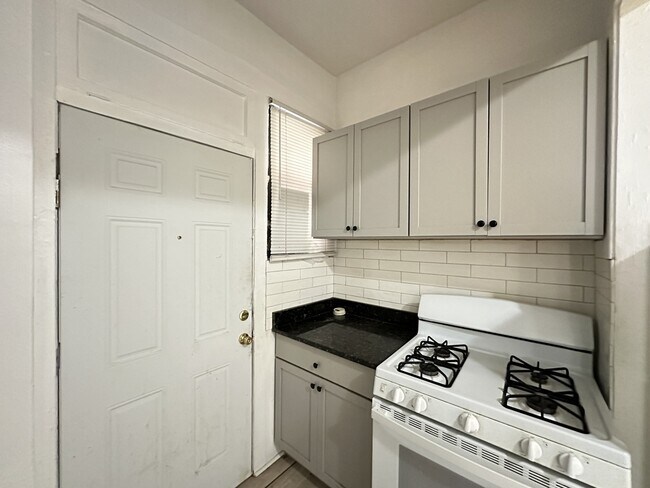 Building Photo - 1321.5 W Estes Ave