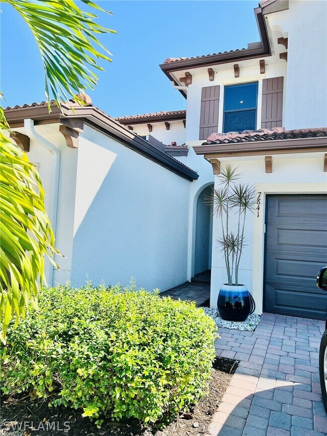 Foto del edificio - 7841 Bristol Cir