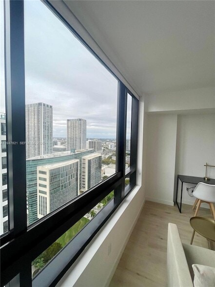 Foto del edificio - 225 N Miami Ave