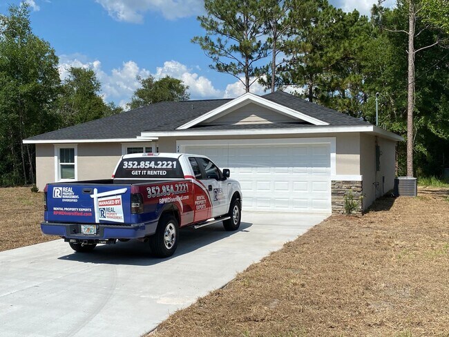 Building Photo - Custom Home - Desirable SE Ocala Neighborhood 3/2/2 **Won't Last**