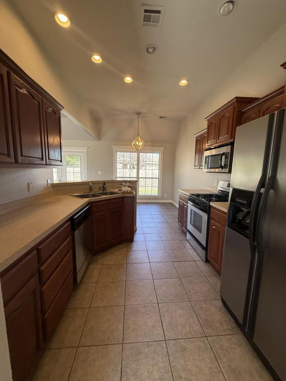 Building Photo - 2404 Pheasant Dr