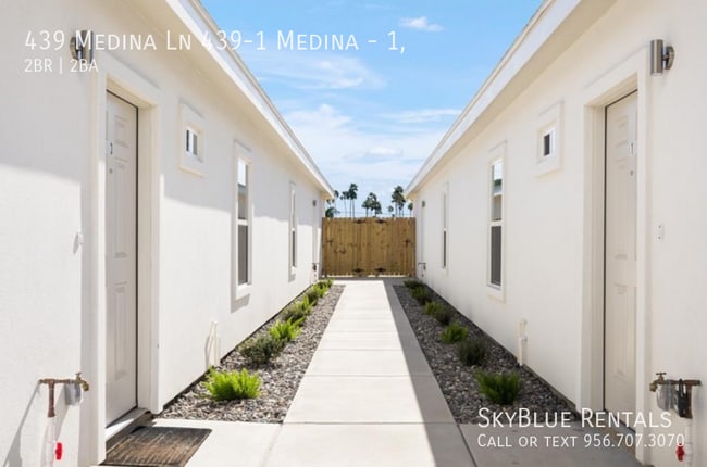 Building Photo - 439 Medina Ln