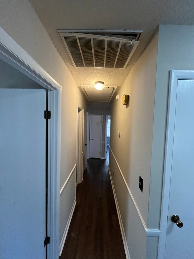 Building Photo - 704 E Grady St