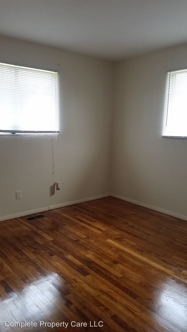 Building Photo - 3 br, 1 bath House - 801 N Elgin