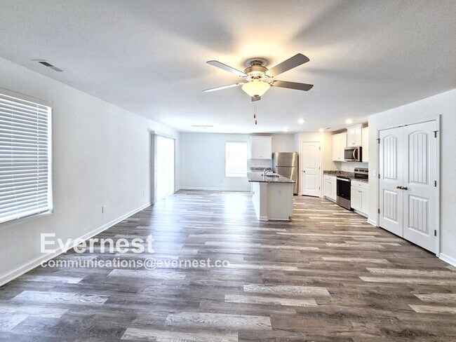 Foto del edificio - 4039 Meredith Woods Ln