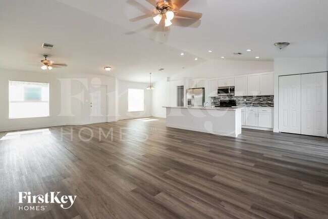Foto del edificio - 4606 SW Nackman Terrace