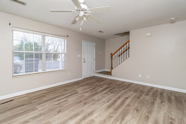 Foto del edificio - 836 Duchess Way