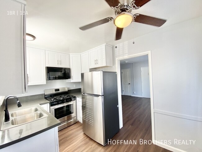 Building Photo - 1661 N Bronson Ave