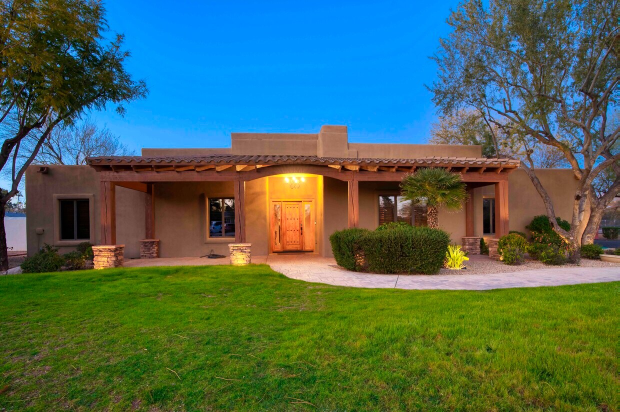 Photo - 8304 E Gail Rd (Scottsdale, AZ)