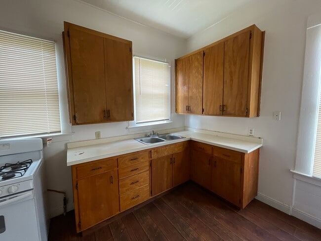 kitchen - 461 N Evans Rd