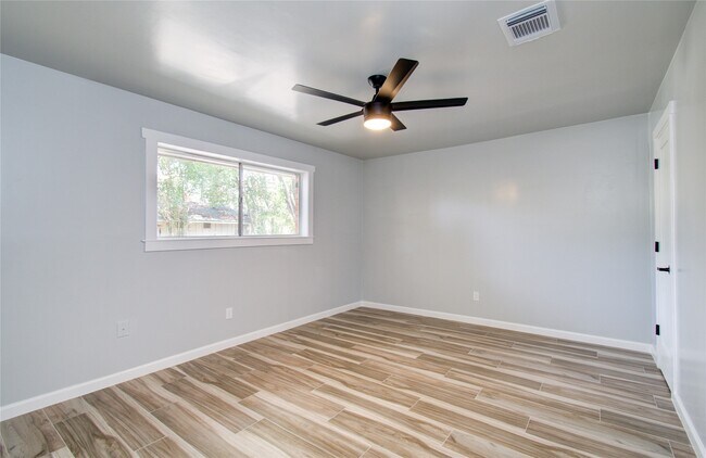 Foto del edificio - 1806 Cypress Dr