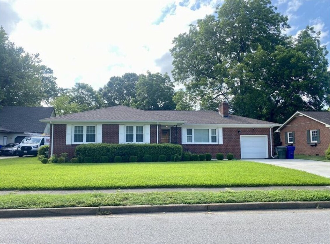 Foto principal - 205 Faulk Rd