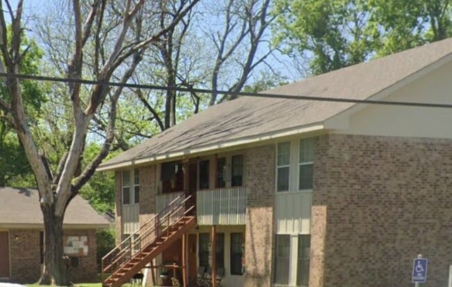 Building Photo - 812 E Palestine St