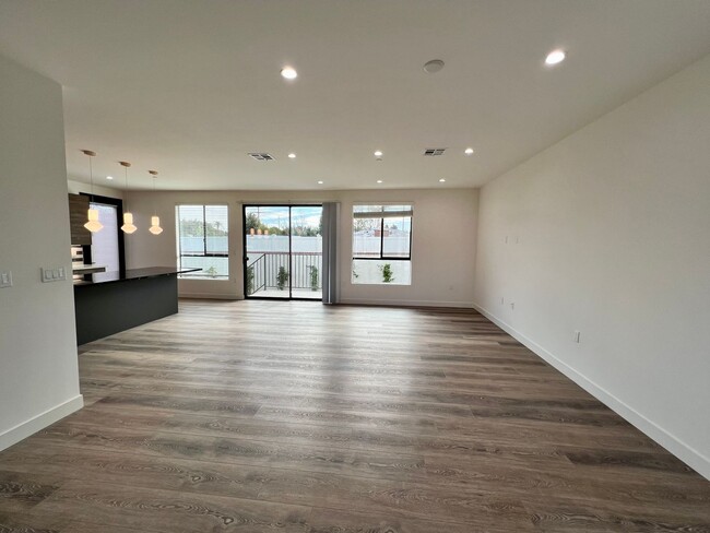 Foto del edificio - 5968 W. 86th PLACE FABULOUS NEW*4BD/4BA*TO...