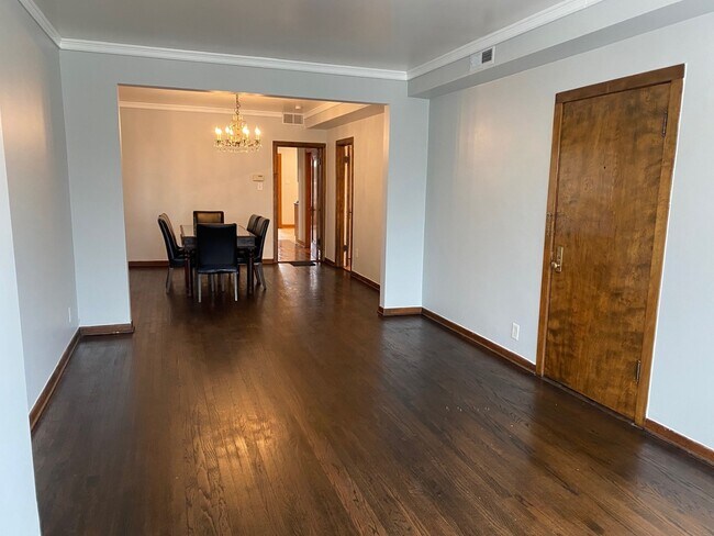 Foto del edificio - 5339 W Sunnyside Ave