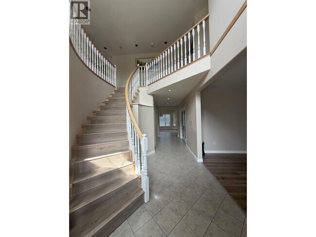 Photo du bâtiment - 9228 Pinewell Crescent