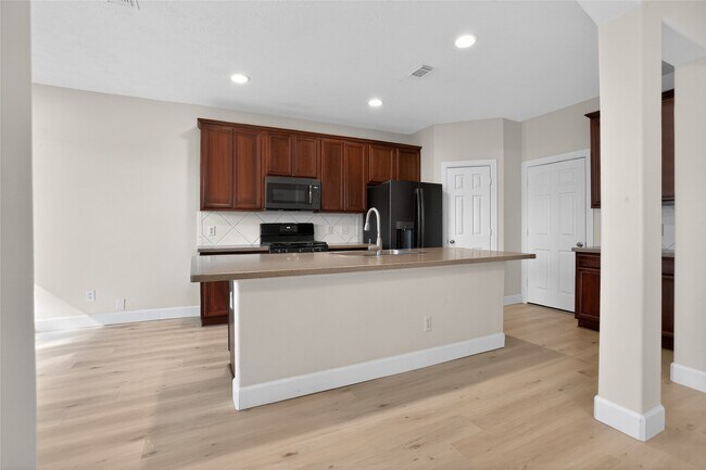 Building Photo - 126 Silver Penny Dr