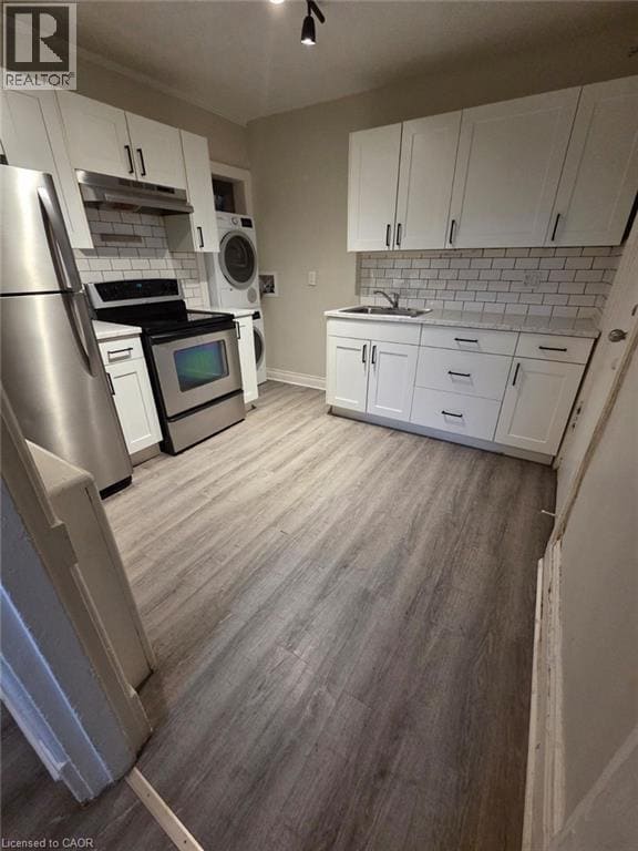 Building Photo - 298 Emerald St N