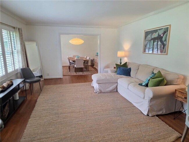 Foto del edificio - 2129 Pine Forest Dr NE