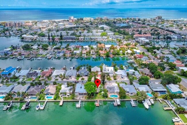 Building Photo - Treasure Island Three Bedroom, Two Bath Fu...