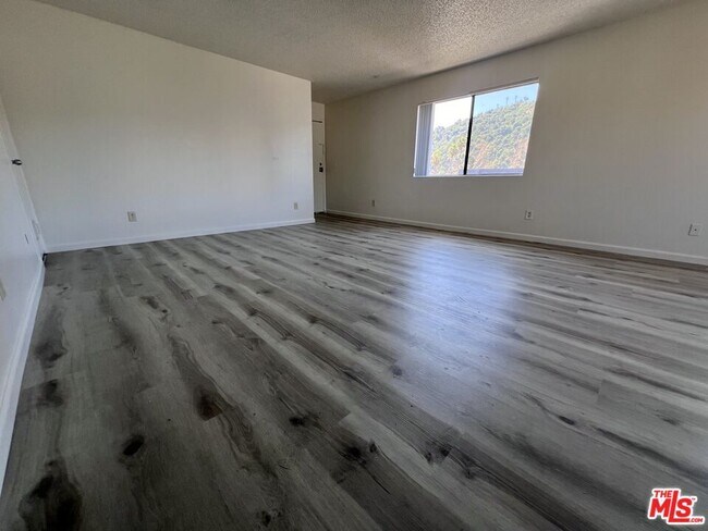 Foto del edificio - 238 S Ave 55