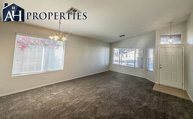 Foto del edificio - Beautiful 4 Bedroom Fletcher Heights Home