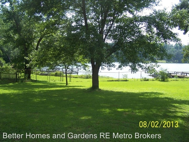 Building Photo - 3617 Lakeshore Dr SW