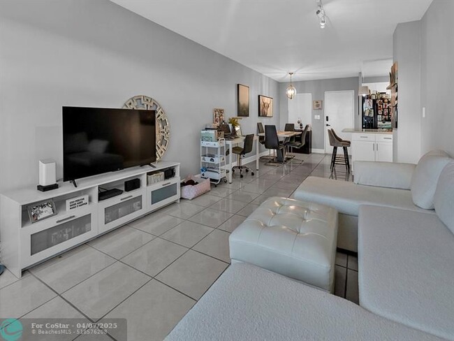 Foto del edificio - 2555 NE 11th St