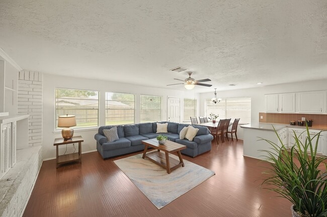 Building Photo - 411 Pickford Dr