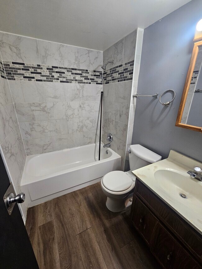 Foto del edificio - 2330 E Locust St