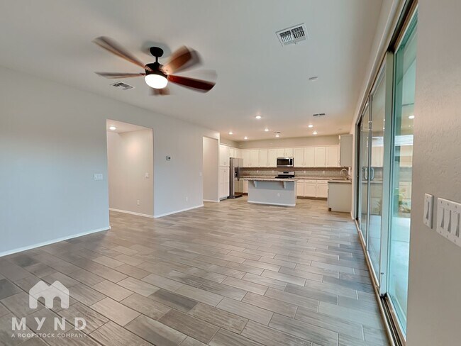 Foto del edificio - 17147 W Orchid Ln