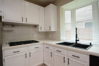 Building Photo - 5327 Willow Knoll Ct