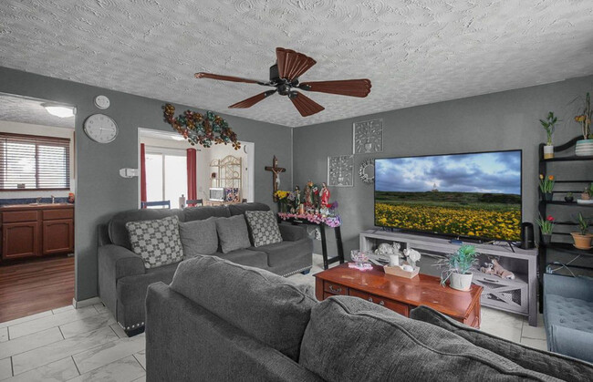 Foto del edificio - 5004 Bentler Dr