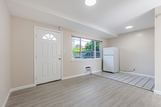 Foto del edificio - Newly Remodeled 1 Bed/1 Bath