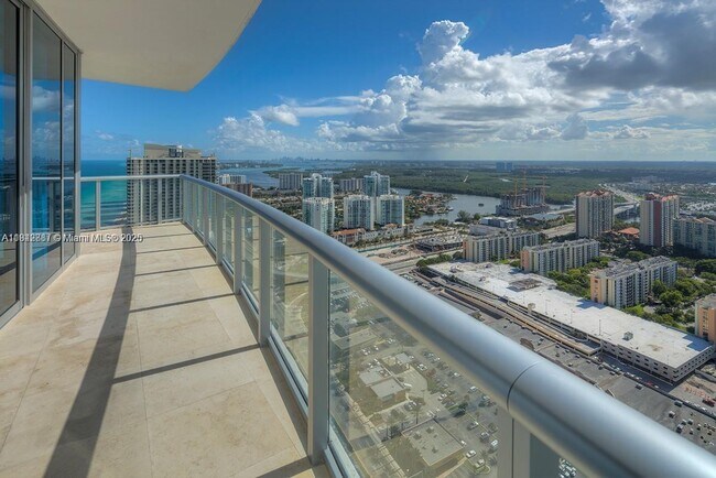 Foto del edificio - 17001 Collins Ave