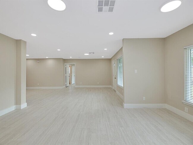 Foto del edificio - 5306 Windswept Ln