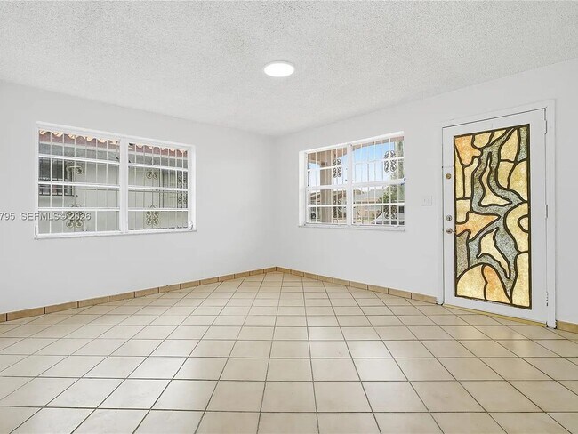 Foto del edificio - 836 W 37th St