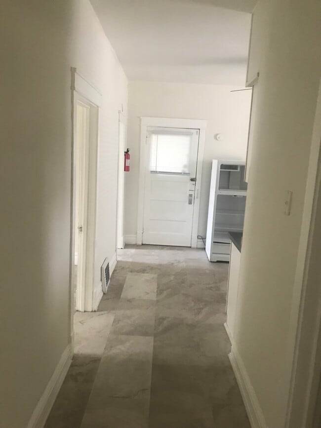 Foto del edificio - 2129 Lincoln Ave