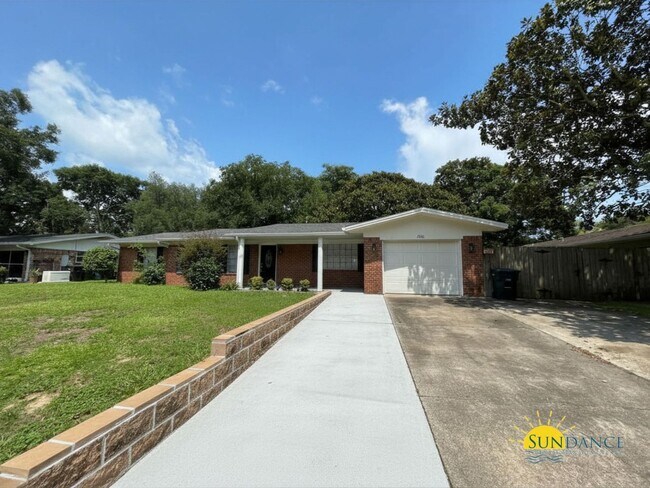Foto del edificio - Updated 3-Bedroom Home in desirable Kenwood neighborhood!