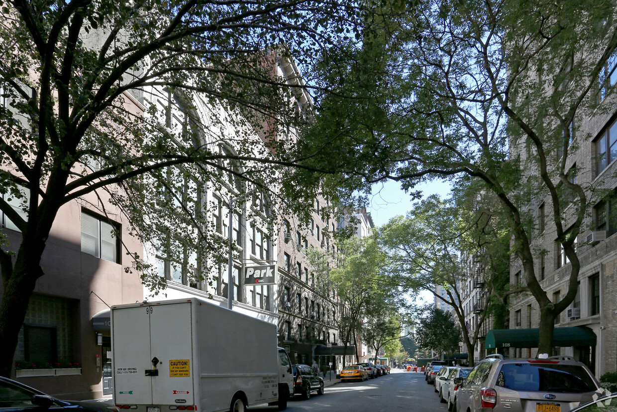 Foto del edificio - 115-119 E 82nd St