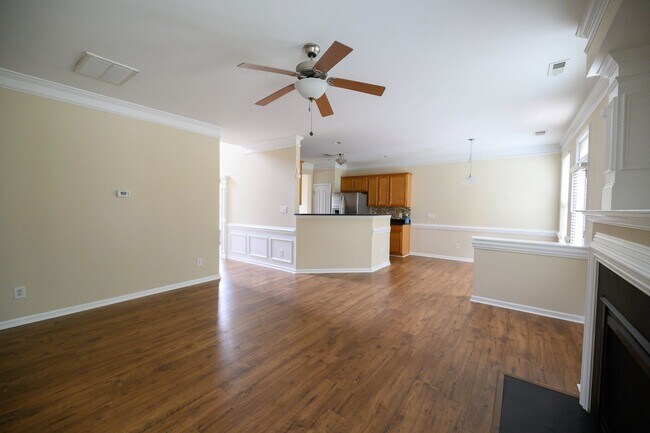 Building Photo - APPLICATIONS PENDING!  Well maintained 4 b...