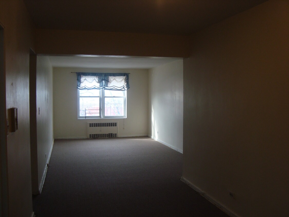 living room - 63-85 Woodhaven Blvd