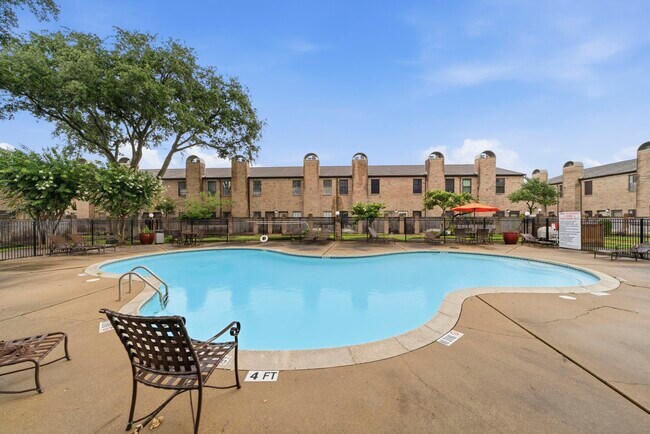 Foto del edificio - 9850 Pagewood Ln