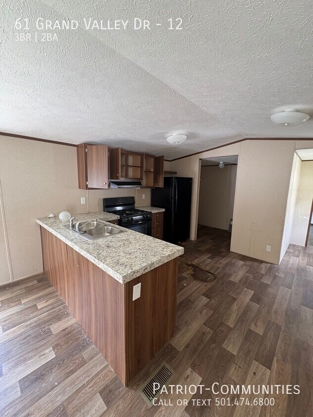 Building Photo - 61 Grand Valley Dr