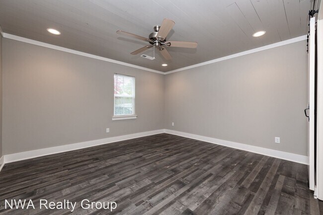 Foto del edificio - 2 br, 2 bath House - 598 N. Elm St.