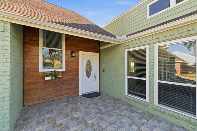 Foto del edificio - 9003 Tami Renee Ln