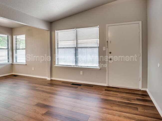 Building Photo - 1710 Hillcrest Dr