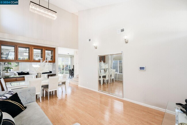 Building Photo - 4584 Actriz Pl