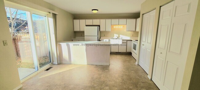 Foto del edificio - 305 Prairie Ave