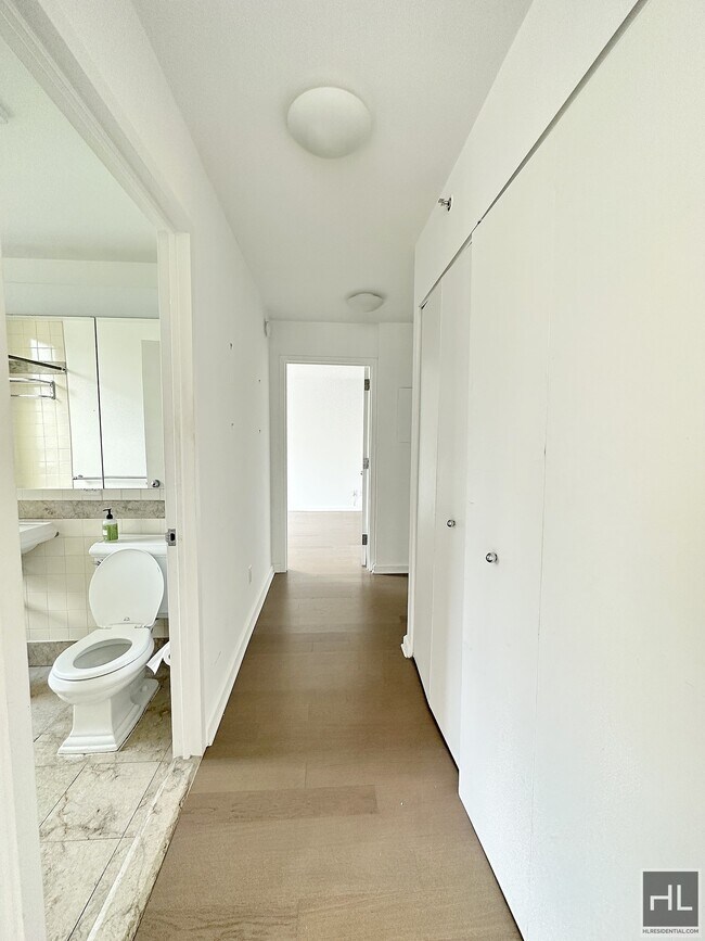 Building Photo - Wrap Around Terrace 1 bedroom 1 bath King ...